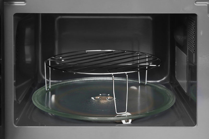 Tặng kèm lò có vòng xoay, đĩa xoay thủy tinh, vỉ nướng - Lò vi sóng Panasonic NN-GM24JBYUE 20 lít Phụ kiện đi kèm - Lò vi sóng Panasonic NN-GM24JBYUE 20 lít