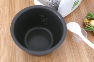 Nồi cơm điện tử Toshiba 1.8 lít RC-18NMFVN(W)