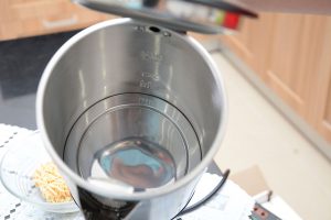 Ấm đun siêu tốc Philips 1.7 lít HD9316