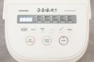 Nồi cơm điện tử Toshiba 1.8 lít RC-18DR5UVN(W)