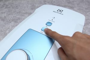 May Nuoc Nong Truc Tiep Electrolux 4500w Ewe451gx Dwb