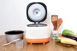 Nồi cơm nắp gài Cuckoo 0.5 lít CR-0331